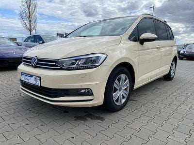 Gebraucht VW Touran Trendline 150 PS (110 kW) 2023 Beige Van / Kleinbus