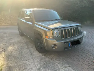 Gebraucht Jeep Patriot Sport 170 PS (125 kW) 2009 Gold SUV