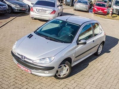 Gebraucht Peugeot 206 Style 75 PS (55 kW) 1999 Silber Kleinwagen