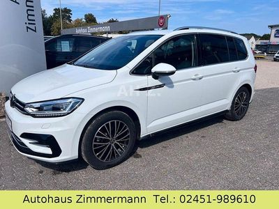 Pure white Gebraucht 2024 VW Touran Highline Van / Kleinbus | 36.950 € (Etwas zu teuer)