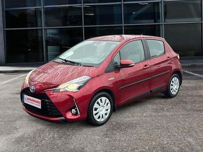 Gebraucht Toyota Yaris Hybrid Plus 101 PS (74 kW) 2017 Tokiorot perleffekt Limousine
