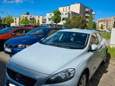 Gebraucht Volvo V40 150 PS (110 kW) 2014 Blau Limousine