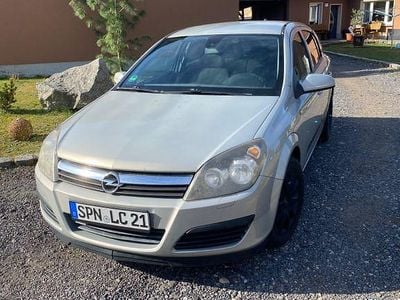 Begagnad Opel Astra 105 HK (77 kW) 2005 Grå Sedan