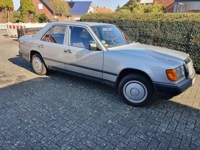 Gebraucht Mercedes 200 105 PS (77 kW) 1987 Silber Limousine