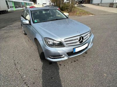 Gebraucht Mercedes C180 156 PS (114 kW) 2014 Silber Limousine