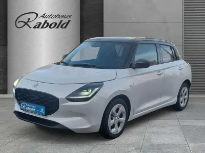 Neu Suzuki Swift Comfort 83 PS (61 kW) 2026 Pure white / mineral grau Kleinwagen