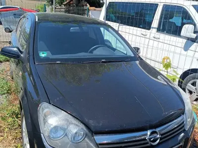 Gebraucht Opel Astra 105 PS (77 kW) 2006 Schwarz Limousine