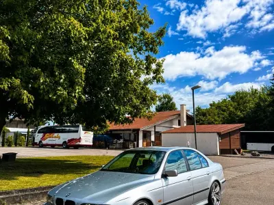 Gebraucht BMW 523 170 PS (125 kW) 1997 Silber Limousine