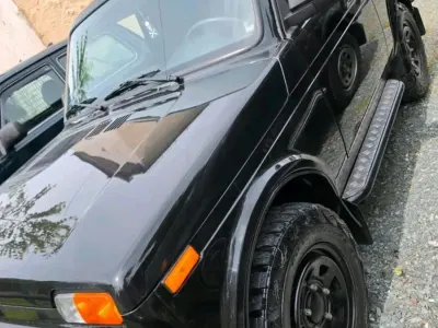 Gebraucht Lada niva 82 PS (60 kW) 2023 Schwarz SUV