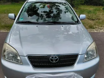 Gebraucht Toyota Corolla 96 PS (70 kW) 2004 Silber Kleinwagen