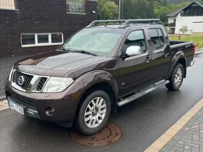 Gebraucht Nissan Navara 234 PS (172 kW) 2012 Braun Pickup