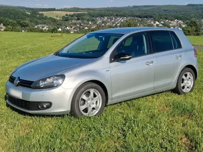 Gebraucht VW Golf VII Match 105 PS (77 kW) 2012 Silber Limousine