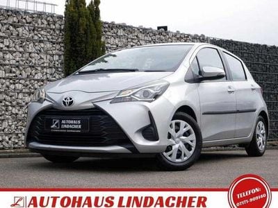 Usata Toyota Yaris Comfort 69 CV (50 kW) 2017 Argento Berlina