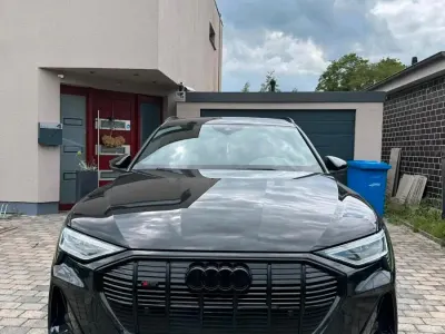 Gebraucht Audi e-tron Comfort 229 kW (312 PS) 2021 Schwarz SUV