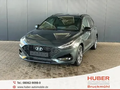 Neu Hyundai i30 Comfort 101 PS (74 kW) 2025 Cypress green Kombi