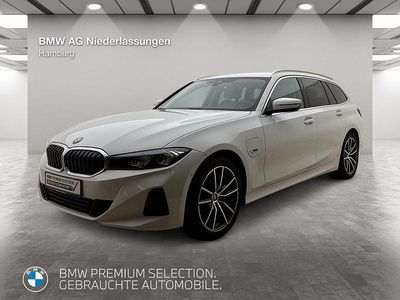 Weiß Gebraucht 2022 BMW 320e Sport Line Kombi | 31.440 € (Fairer Preis)