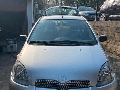 Gebraucht Toyota Yaris 89 PS (65 kW) 2002 Silber Kleinwagen
