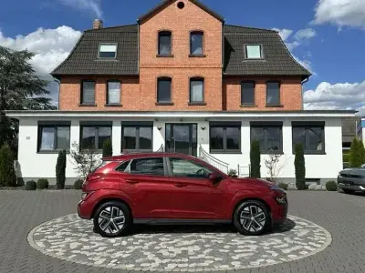 Gebraucht Hyundai Kona Trend 150 kW (204 PS) 2023 Rot SUV