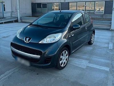 Gebraucht Peugeot 107 68 PS (50 kW) 2010 Grau Kleinwagen