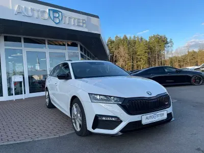 Używany Skoda Octavia RS 200 KM (147 kW) 2023 Biały Kombi