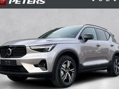 Neu Volvo XC40 Plus 197 PS (144 kW) 2026 Silber SUV