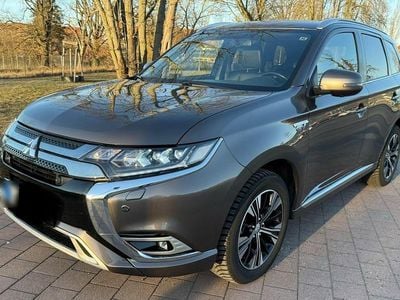 Gebraucht Mitsubishi Outlander P-HEV Plus 224 PS (164 kW) 2018 Grau SUV
