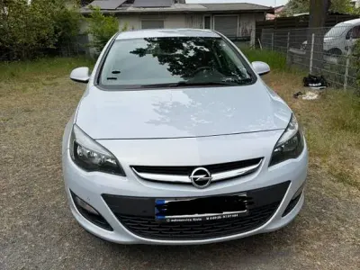 Gebraucht Opel Astra Edition 110 PS (80 kW) 2014 Silber Limousine