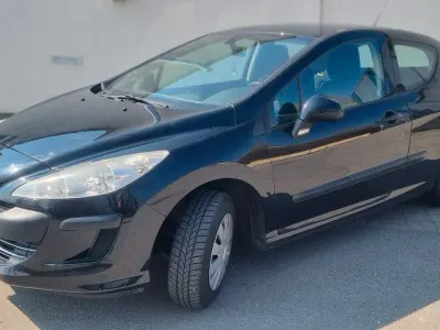 Gebraucht Peugeot 308 Tendance 95 PS (69 kW) 2010 Schwarz Limousine