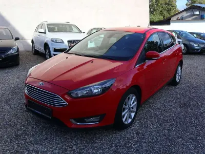 Gebraucht Ford Focus Titanium 101 PS (74 kW) 2016 Candyrot metallic (metallic) Limousine