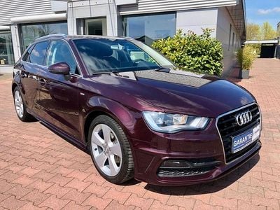 Używany Audi A3 Ambition 105 KM (77 kW) 2014 Czerwony Sedan/Limuzyna