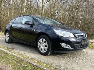 Gebraucht Opel Astra Design Edition 101 PS (74 kW) 2011 Schwarz Limousine