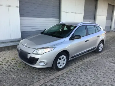 Gebraucht Renault Mégane GrandTour 106 PS (77 kW) 2011 Silber Kombi