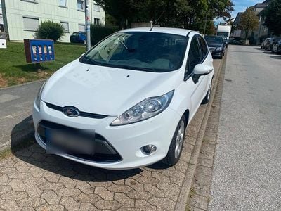 Gebraucht Ford Fiesta 97 PS (71 kW) 2011 Weiß Kleinwagen
