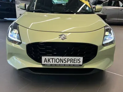 Neu Suzuki Swift 83 PS (61 kW) 2025 Grün Kleinwagen
