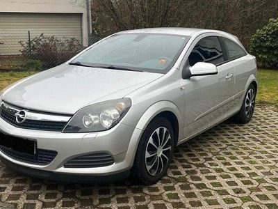 Silber Gebraucht 2007 Opel Astra GTC Coupé | 7.000 €