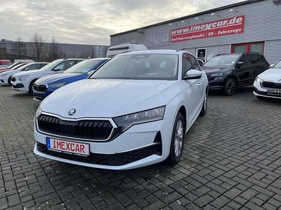 Neu Skoda Octavia Selection 150 PS (110 kW) 2025 Moon weiss metallic Kombi