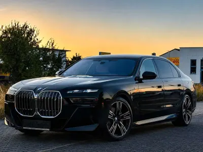 Gebraucht BMW i7 M Sport 400 kW (544 PS) 2023 Carbonschwarz Limousine