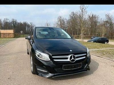 Gebraucht Mercedes B200 136 PS (100 kW) 2015 Schwarz Van / Kleinbus