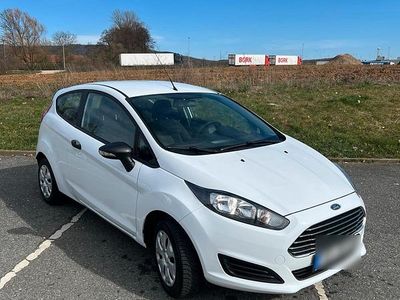 Gebraucht Ford Fiesta 60 PS (44 kW) 2014 Weiß Kleinwagen