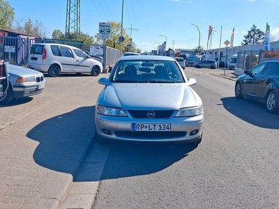 Gebraucht Opel Vectra Comfort 125 PS (91 kW) 2001 Silber Limousine