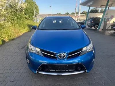 Gebraucht Toyota Auris Edition 99 PS (72 kW) 2013 Blau Limousine