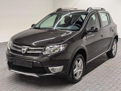 Gebraucht Dacia Sandero Stepway 90 PS (66 kW) 2016 Kometengrau met. SUV