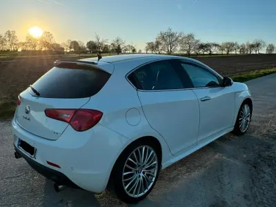 Gebraucht Alfa Romeo Giulietta Turismo 175 PS (128 kW) 2010 Weiß Kleinwagen