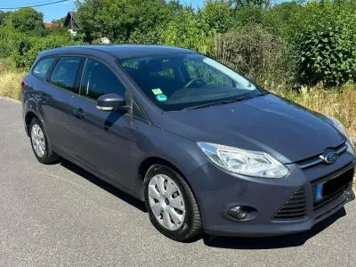 Gebraucht Ford Focus 116 PS (85 kW) 2014 Grau Kombi