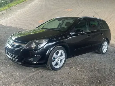 Usado Opel Astra Sport 150 HP (110 kW) 2009 Preto Carrinha