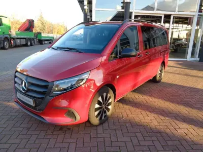 Gebraucht Mercedes Vito 136 PS (100 kW) 2025 Hyazinthrot met. Van