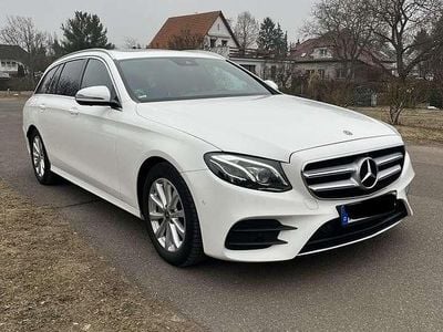 Gebraucht Mercedes E220 AMG 194 PS (142 kW) 2019 Weiß Kombi