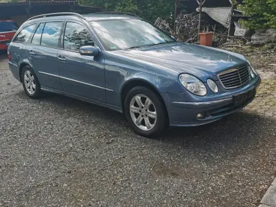 Gebraucht Mercedes E220 150 PS (110 kW) 2004 Blau Kombi