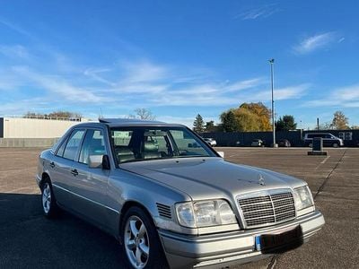 Silber Gebraucht 1992 Mercedes 300 Limousine | 3.900 €