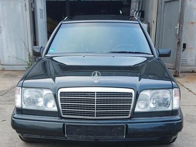 Usata Mercedes E320 Sportline 220 CV (161 kW) 1993 Nero Station wagon